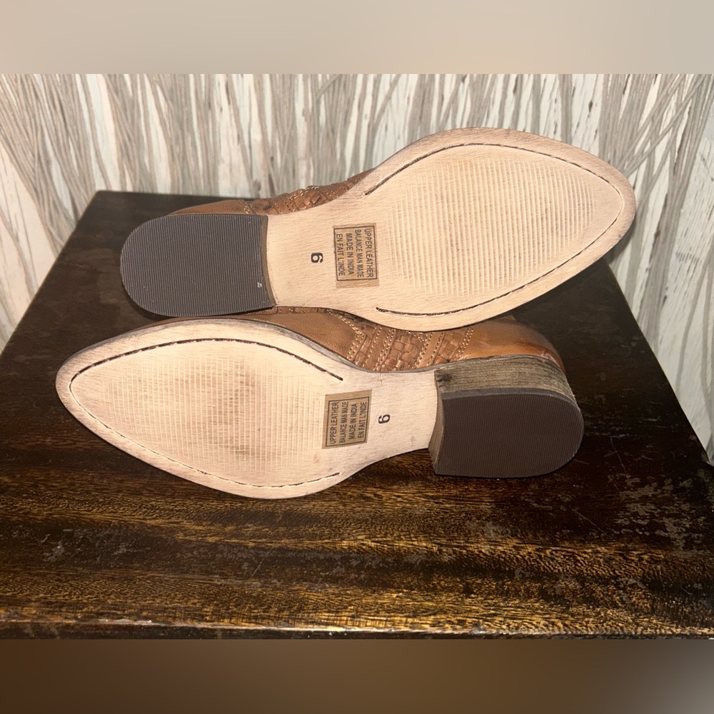 🤠Seychelles Leather Distressed Woven Booties🤠 - Picture 8 of 10